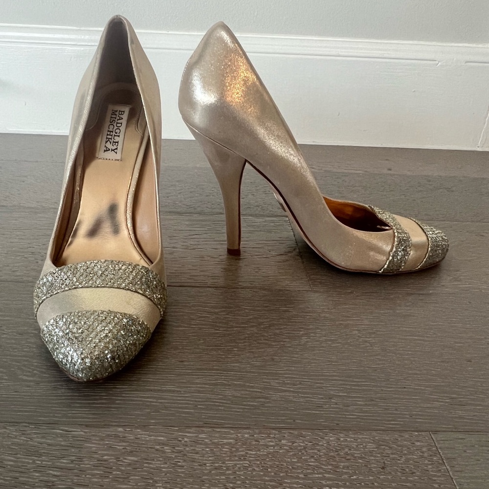 BADGLEY MISCHKA Glitter Accent Pump Size 8M Gold Silver